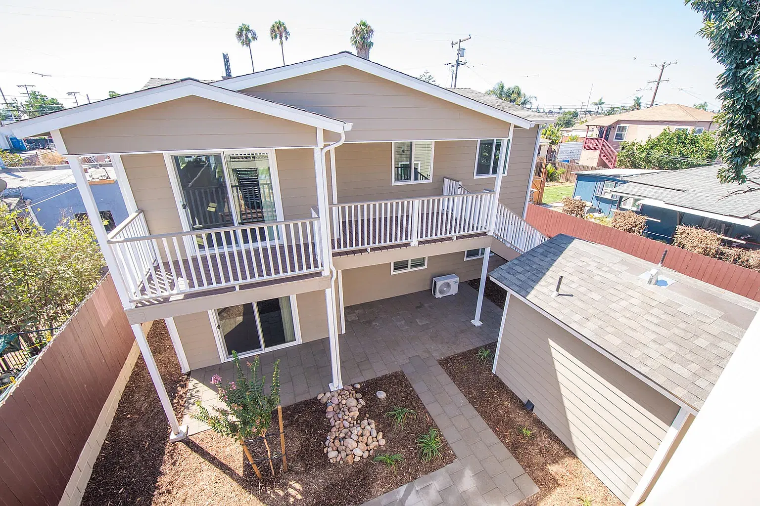 3 bed, 1055 sqft, $3,100 — Photo 1