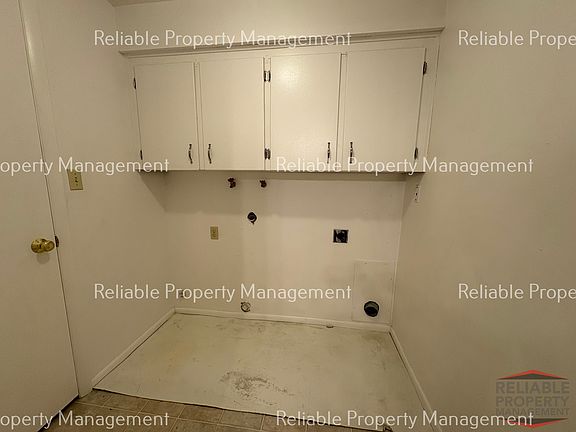 4th image of 471 Hansen Ave APT 4