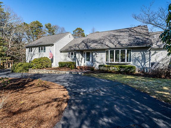 3rd image of 120 Cotuit Bay Dr