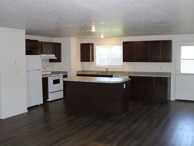 2588 NE Grant St — Photo 10