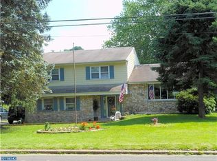 82 Blue Bird Dr, Southampton, PA 18966