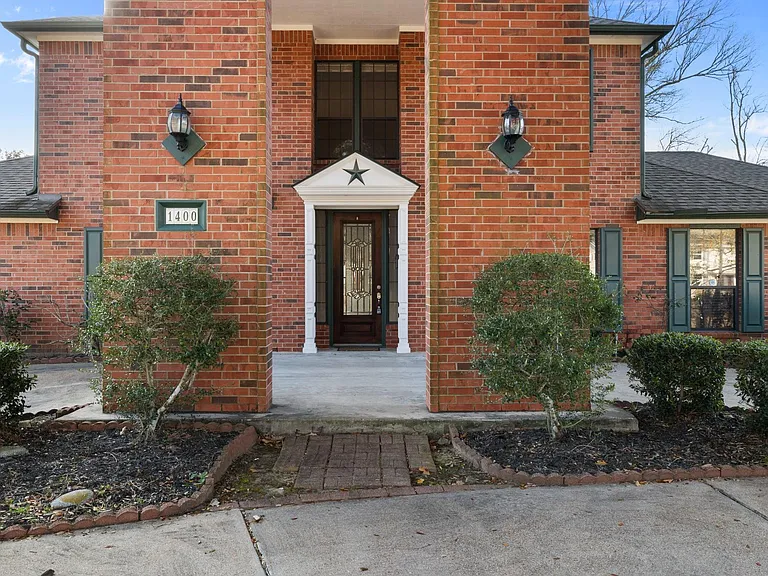 1400 Oak Hollow Dr — Photo 5