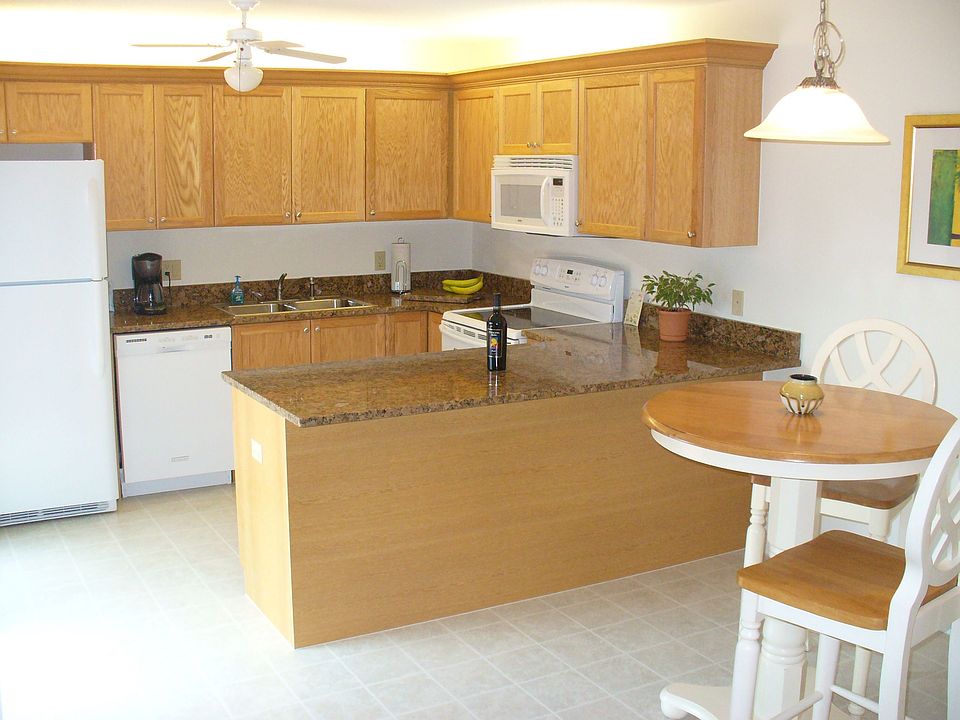 2nd image of 465 E Waverly Pl