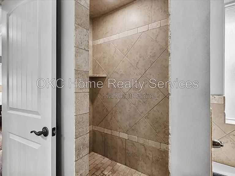 625 NE 23rd St — Photo 16