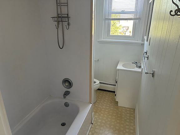 4th image of 329 Walnut St APT 2