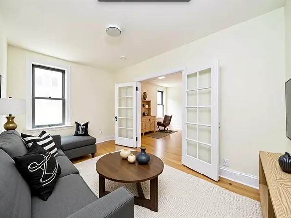 201 East 30th Street image 3 of 8