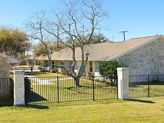 5th image of 1201 N Live Oak St