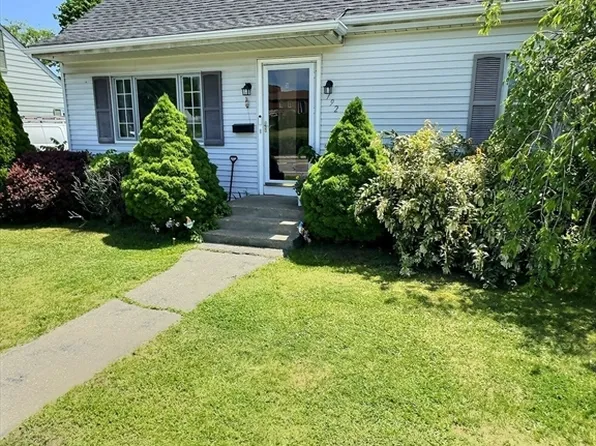 792 County St, Somerset, MA 02726