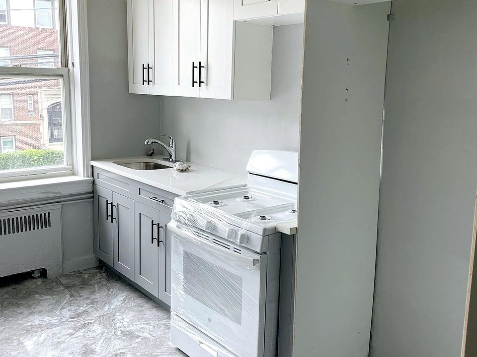1st image of 129 Scofield St APT 10