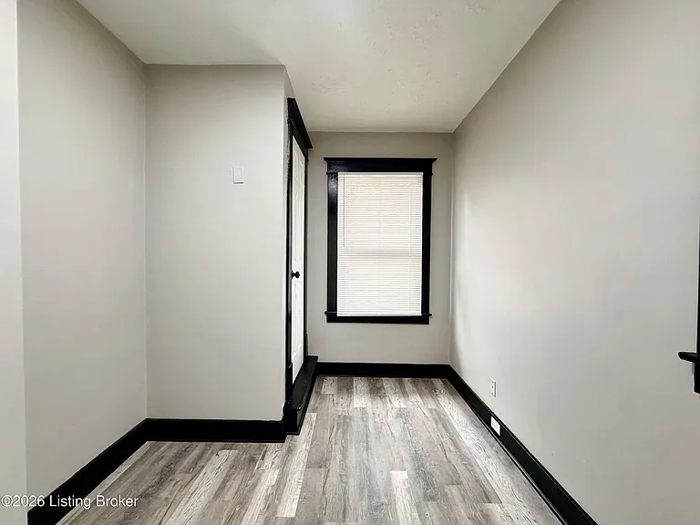 1545 Catalpa St — Photo 6