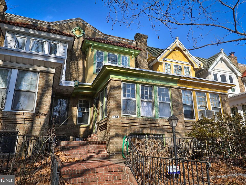 1st image of 4739 Larchwood Ave