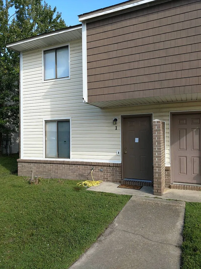 1205 Stephen Dr — Photo 1