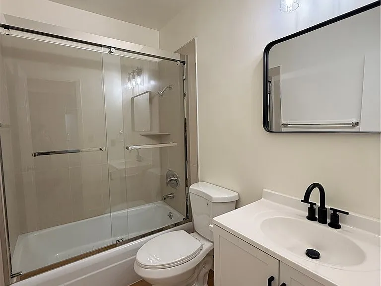 1651 Golden Gate Ave — Photo 4