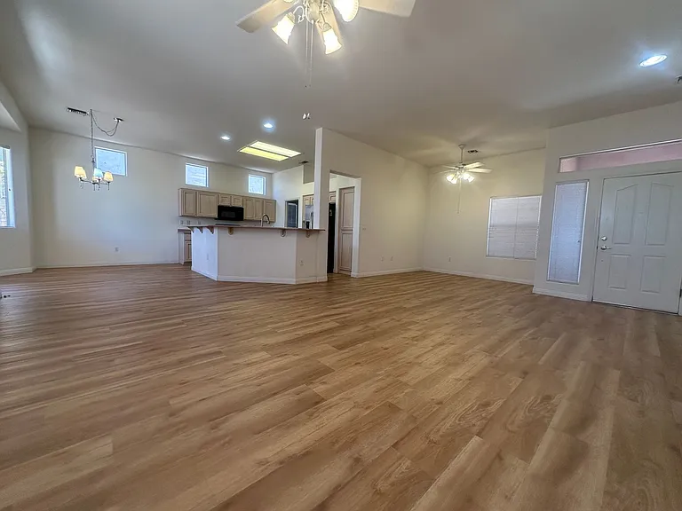10717 Dover Creek Ave — Photo 6