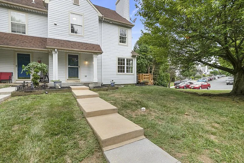 3 bed, 2.5 bath, 1876 sqft, $2,575 — Photo 2