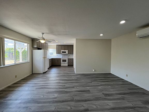 4th image of 627A Evergreen Ave
