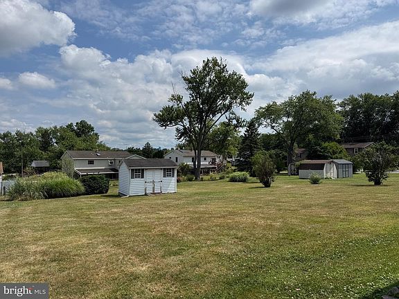 5th image of 2574 Emig Mill Rd