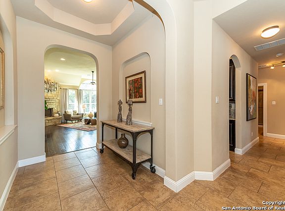 5th image of 271 Allemania Dr