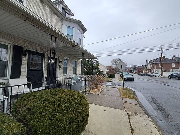 5th image of 822 Maple St