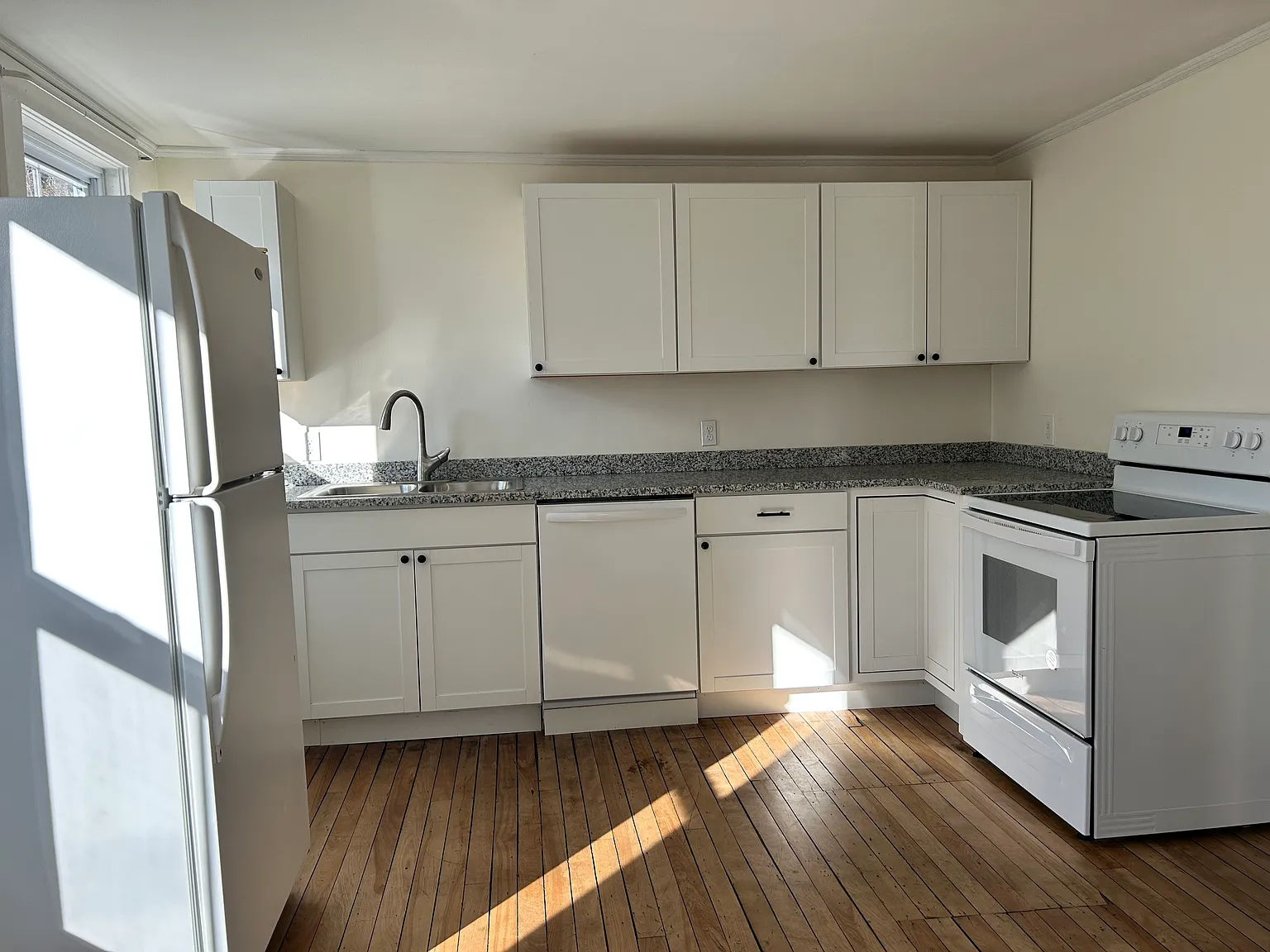 3 bed, 966 sqft, $2,250 — Photo 2