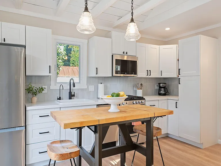 102 N Soledad St #B — Photo 8
