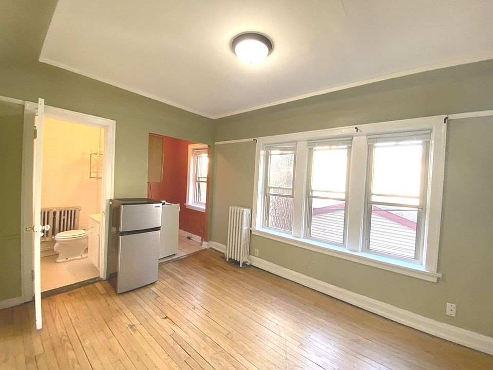 1st image of 1527 N Marshall St #24