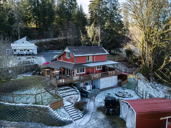 1070 SE Bellflower St, Clatskanie, OR 97016