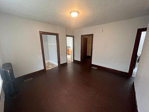 3rd image of 1115 East Ave