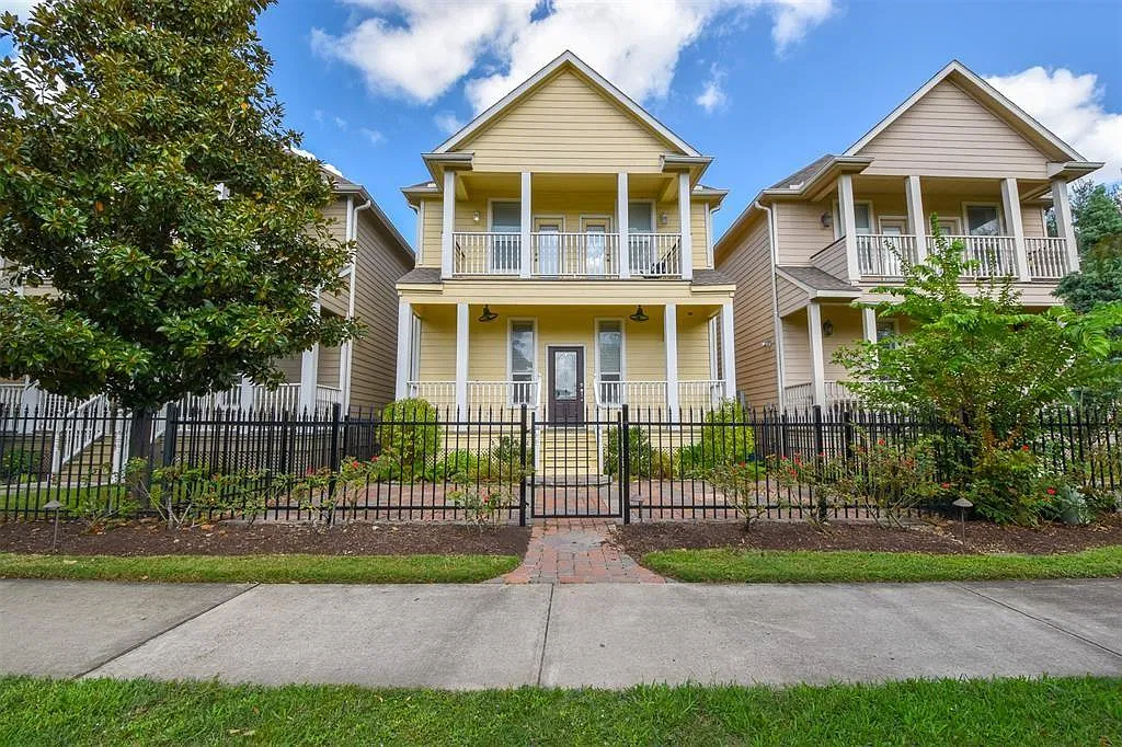 3 bed, 2.5 bath, 2016 sqft, $2,850 — Photo 1