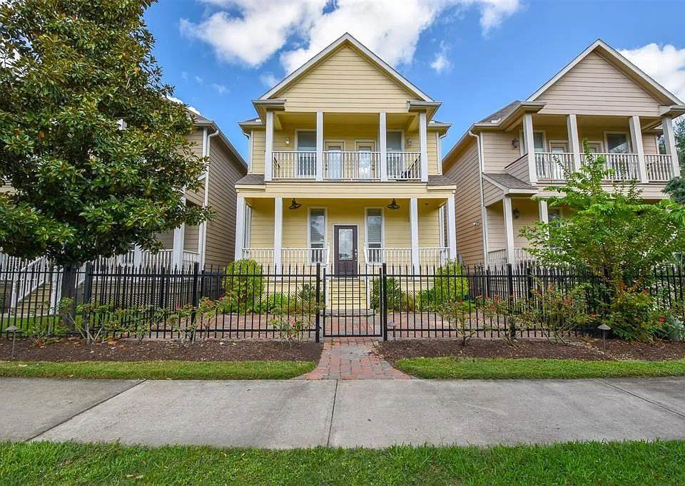 815 Garden Rose Ln