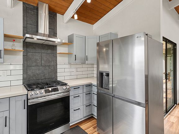 4th image of 15-2808 Ina St