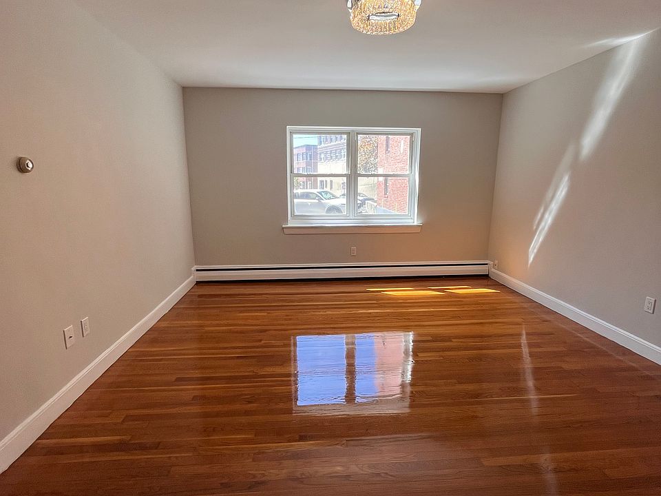 1st image of 193 Strathmore Rd APT 1