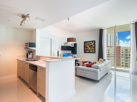 4th image of 350 NE 24th St APT 1103