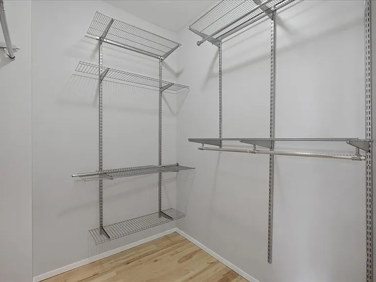 1649 W Cortland St — Photo 36
