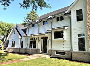 102 S Lincoln St, Westmont, IL
