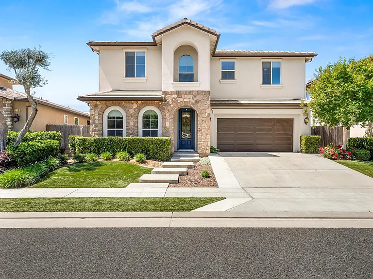 1229 E Via Roma Dr — Photo 1
