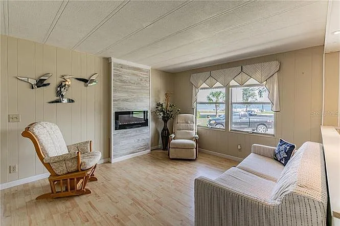 274 Beach Ct — Photo 10