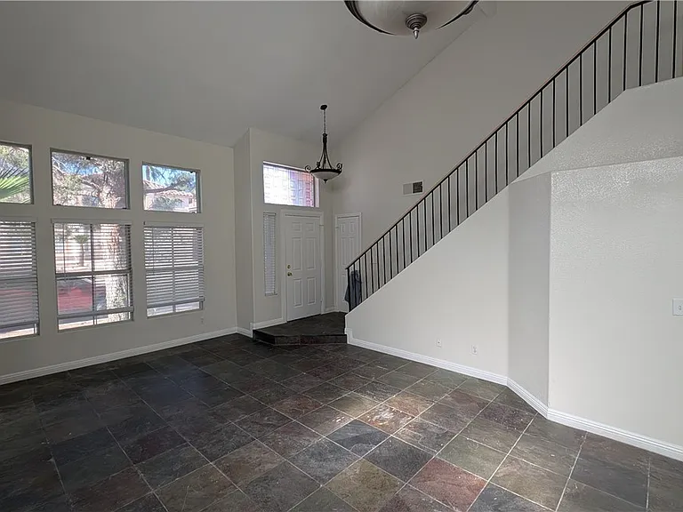2670 Ridgewater Cir — Photo 3