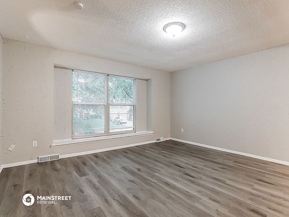 5th image of 20401 E 16th St N