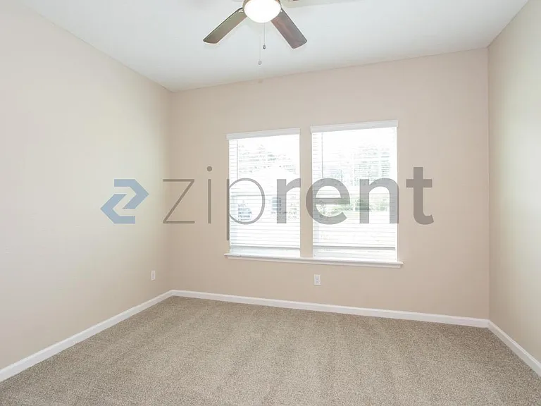 2116 Amberly Dr — Photo 5
