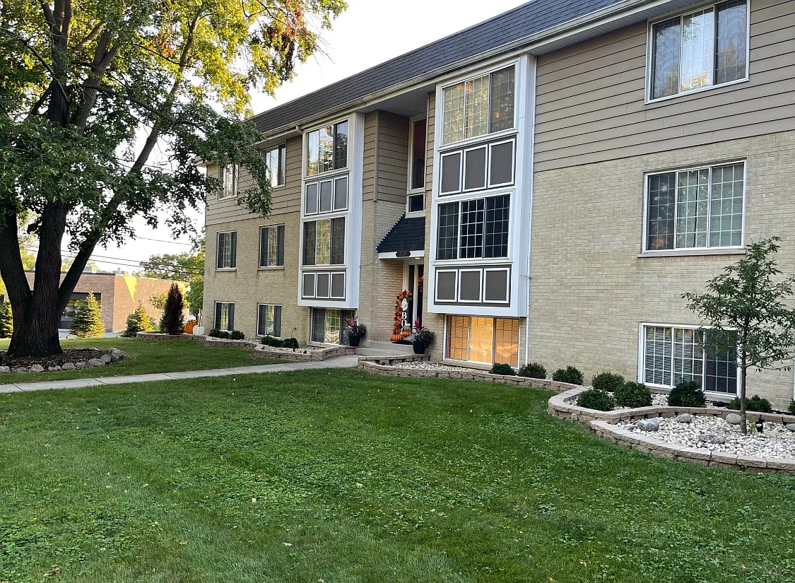 3 bed, 1161 sqft, $2,995 — Photo 4