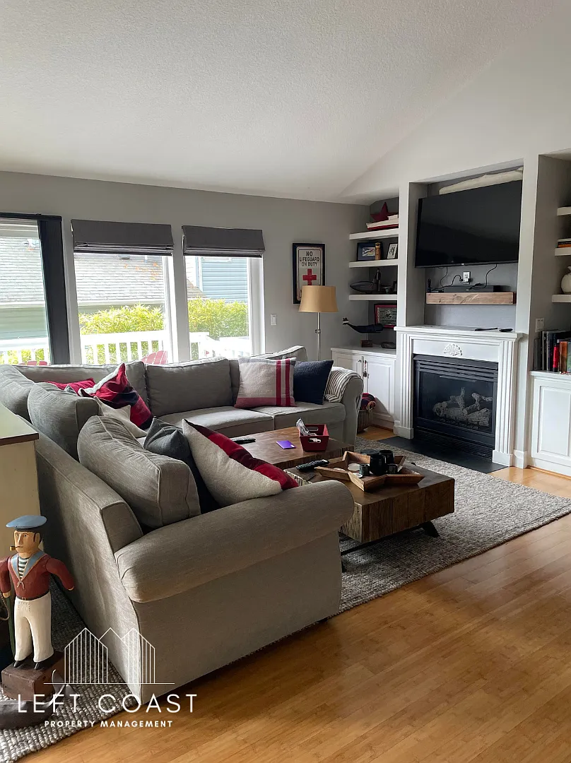 1545 Northeast Regatta Way - 1 — Photo 3