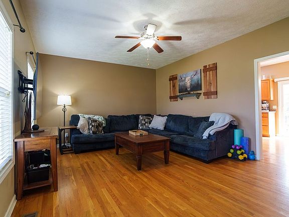 3rd image of 2660 Park West Dr