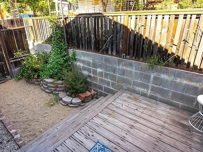 17323 Hillside Ave — Photo 9