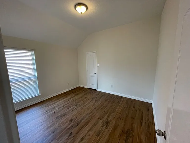 1601 White Willow Ln — Photo 16