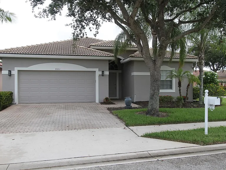 8601 Green Cay — Photo 2