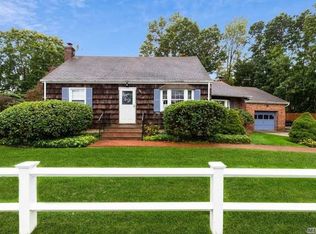 34 Crooked Hill Rd, Huntington, NY 11743