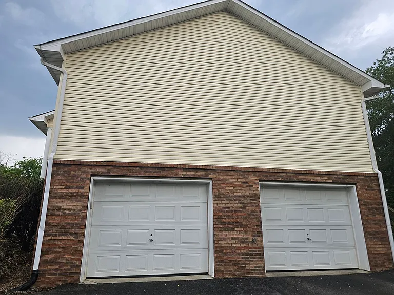 1721 Sparrow Ln — Photo 2