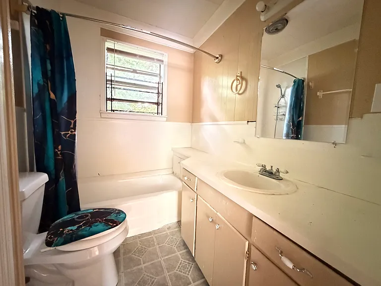 279 W Polk St — Photo 6