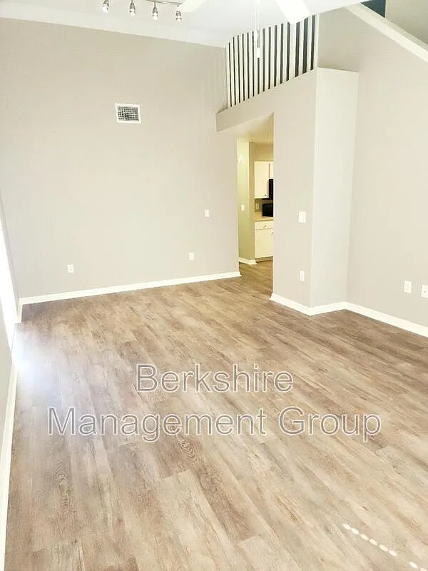 2 bed, 2.0 bath, 1408 sqft, $1,750 — Photo 2